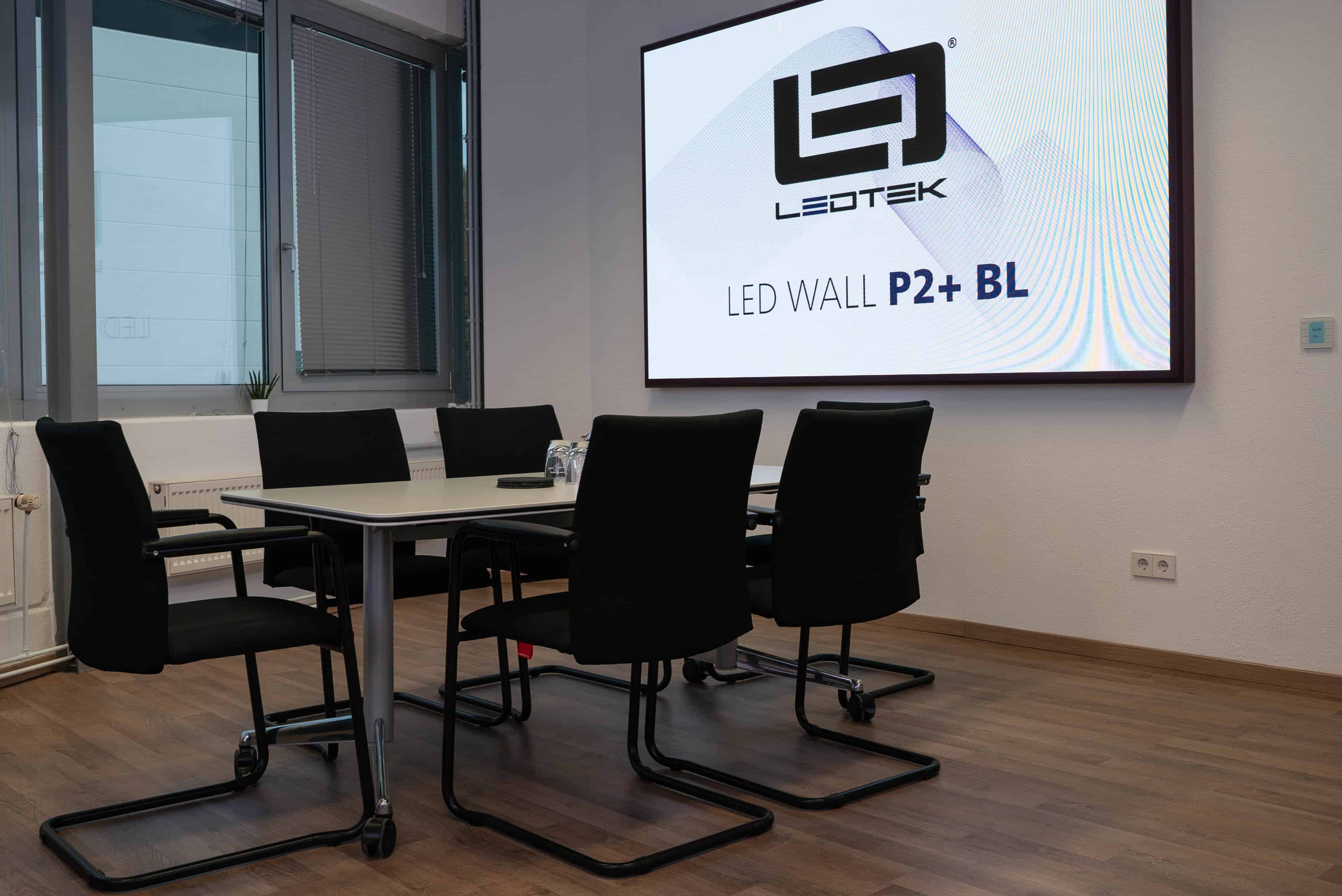 LedTek Showroom Frontalansicht