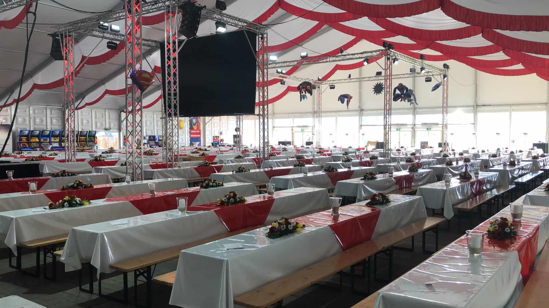 Festliche Vorbereitungen LedTek mittendrin