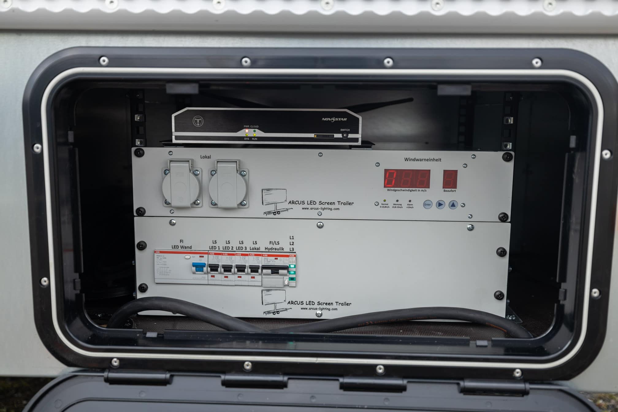 LED-Trailer Windwarneinheit